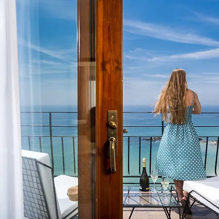 Отель Santa Marta 5*